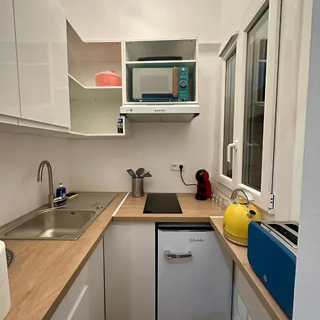 Studette Equipee Centre De Daire Nice